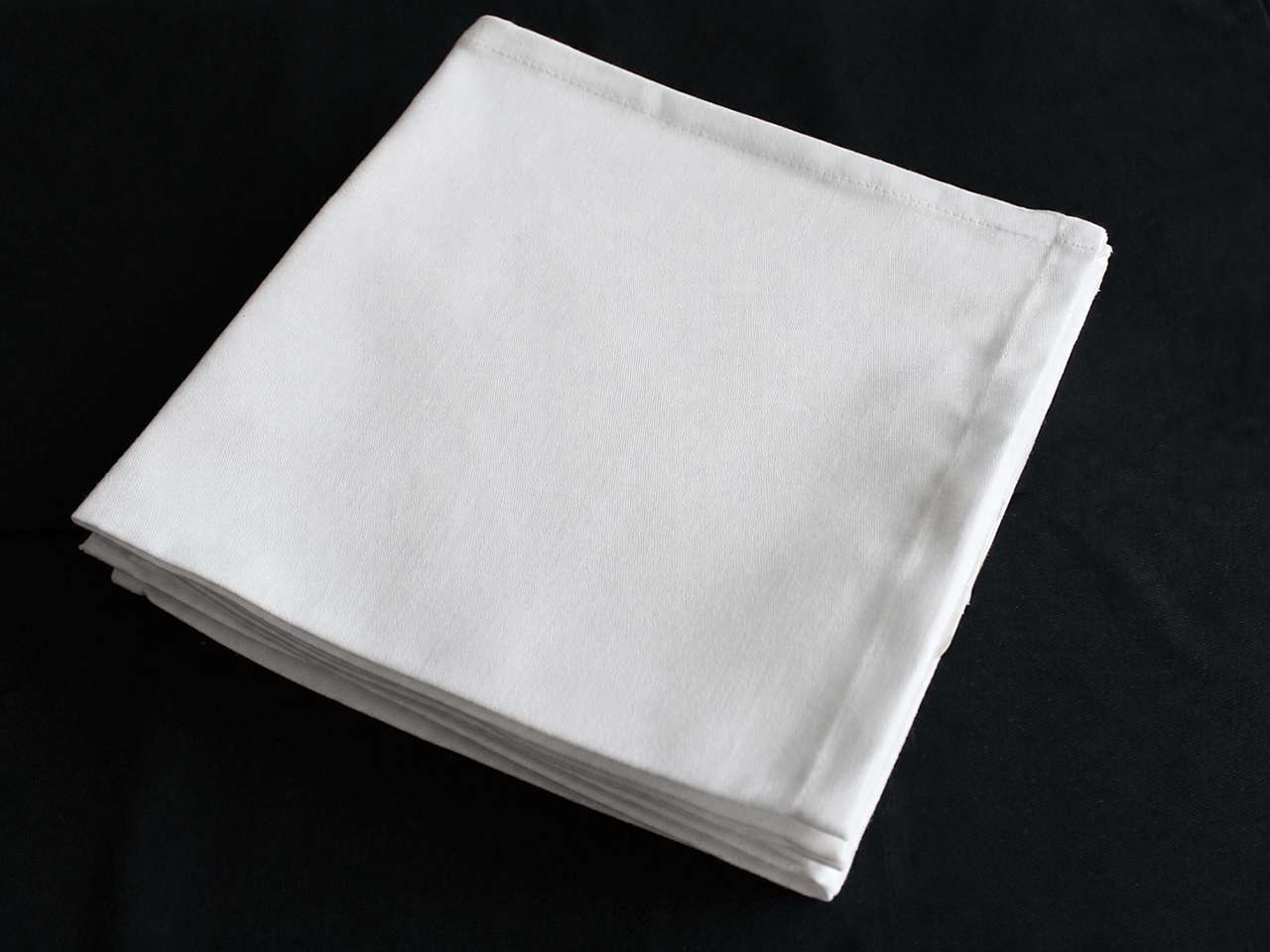 Gastro-Serviette 4-seitig gesaeumt, ohne Muster