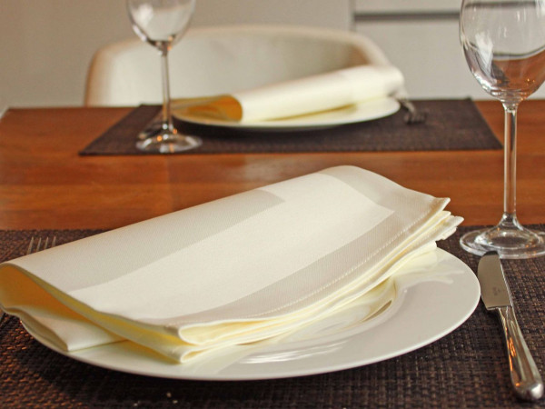 Gastronomie-Serviette sekt, mit Atlaskante 50x50cm