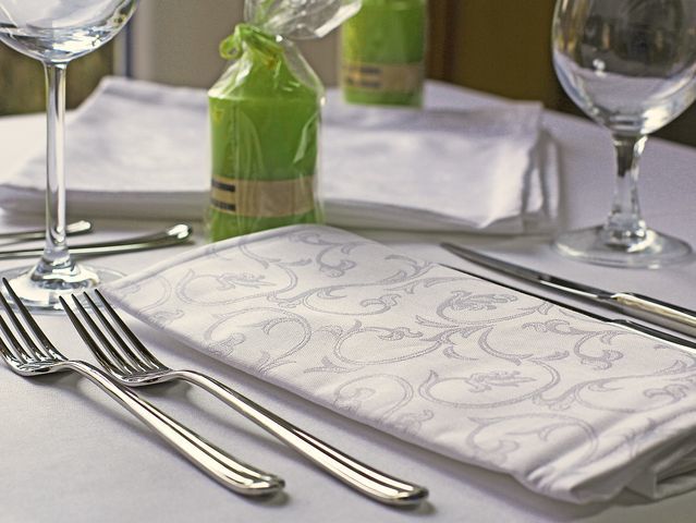 20 Tischläufer Tischdecke Servietten Damast 40x130 cm weiß Gastro Hotel Bistro 
