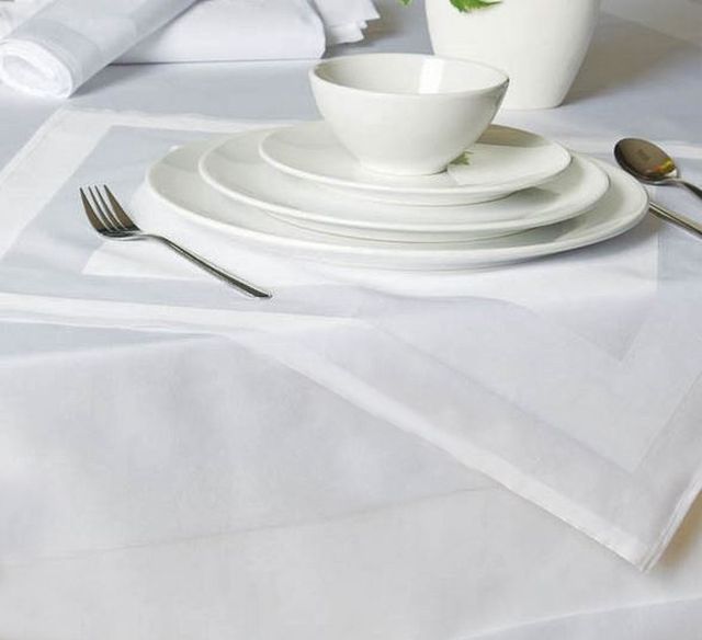 Gastronomie Hotel Tischdecke Vollzwirn Baumwolle Atlaskante 100x100 cm Weiß 